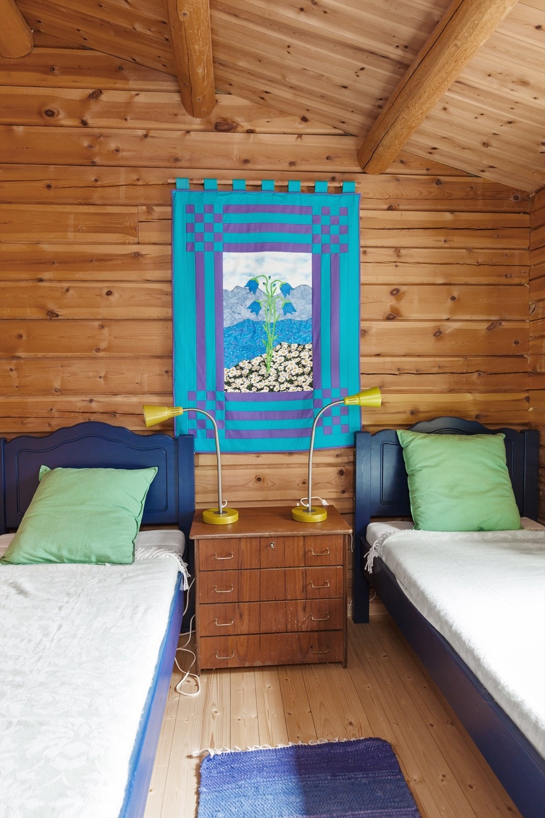 Soverom III innredet med to enkeltsenger. Hytta har tilsammen 6 sengeplasser. Galleribilde