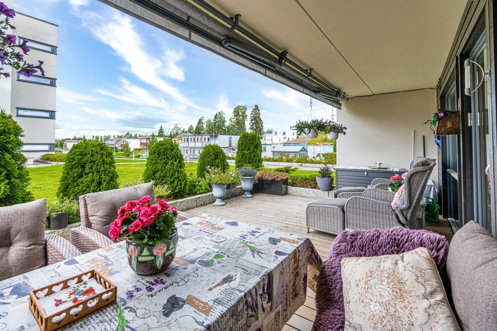 Velkommen til Bjørneveien 30 - Lekker 4-roms hjørneleilighet i moderne boligbygg fra 2012. Presentert av Robert Borgås ved PrivatMegleren (Tlf. 97076899). Galleribilde