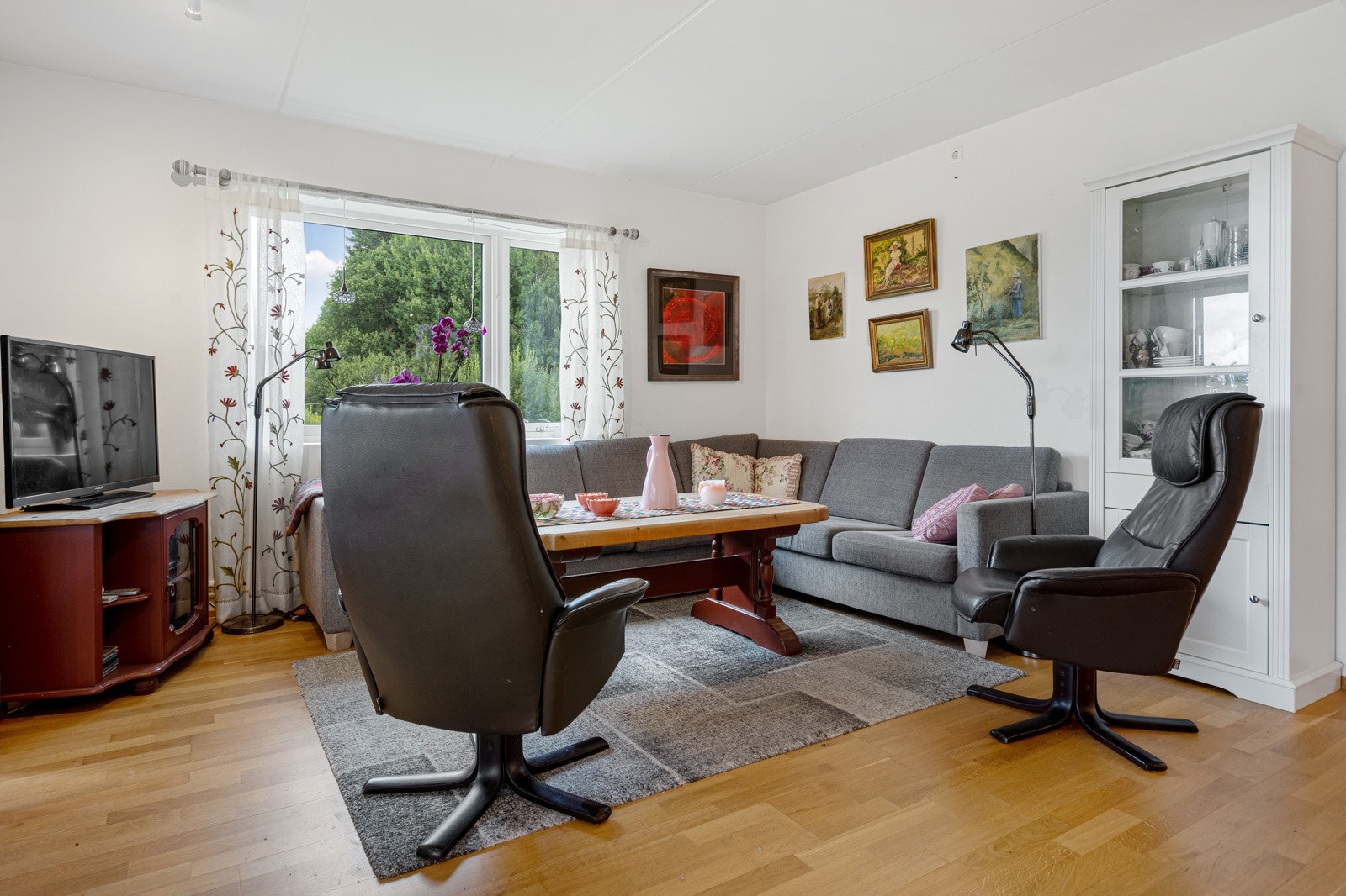 Lekker eikeparkett på gulv. Galleribilde