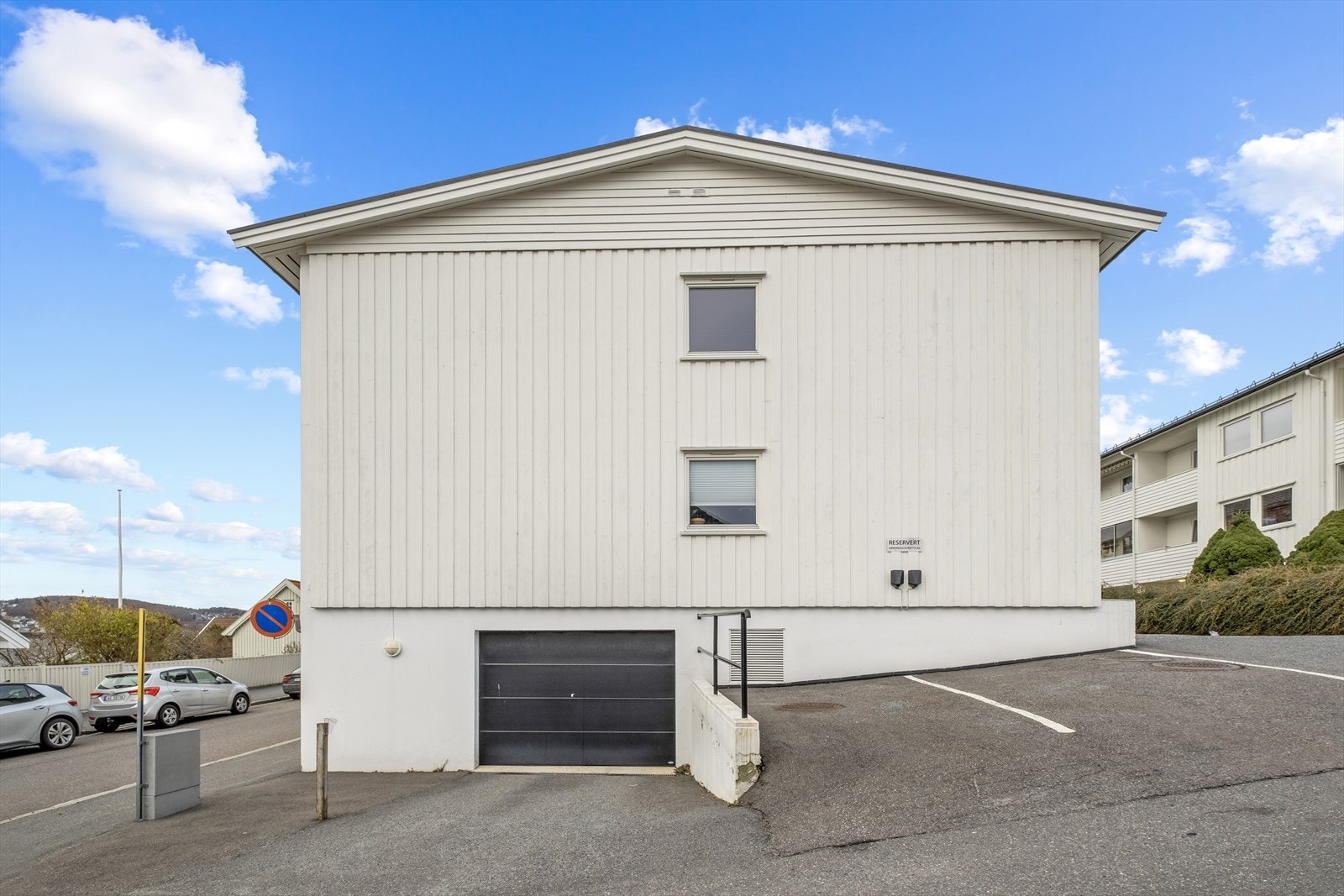 Innkjøringen til garasjekjeller Galleribilde