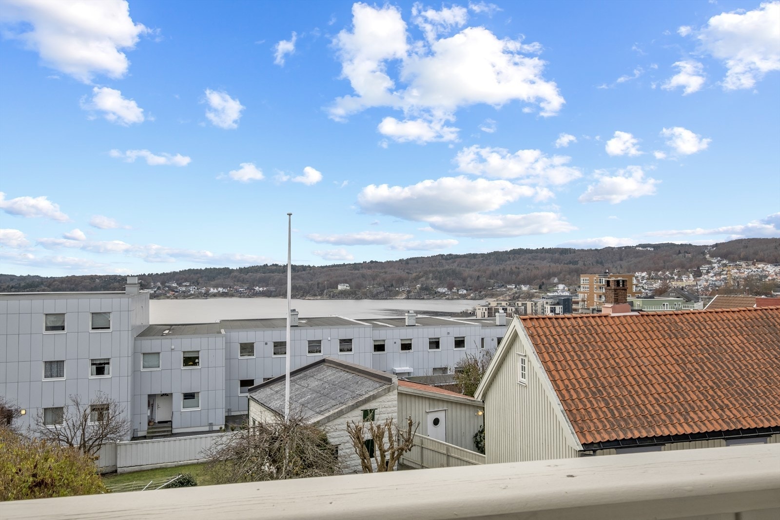 Utsikten over byen Galleribilde