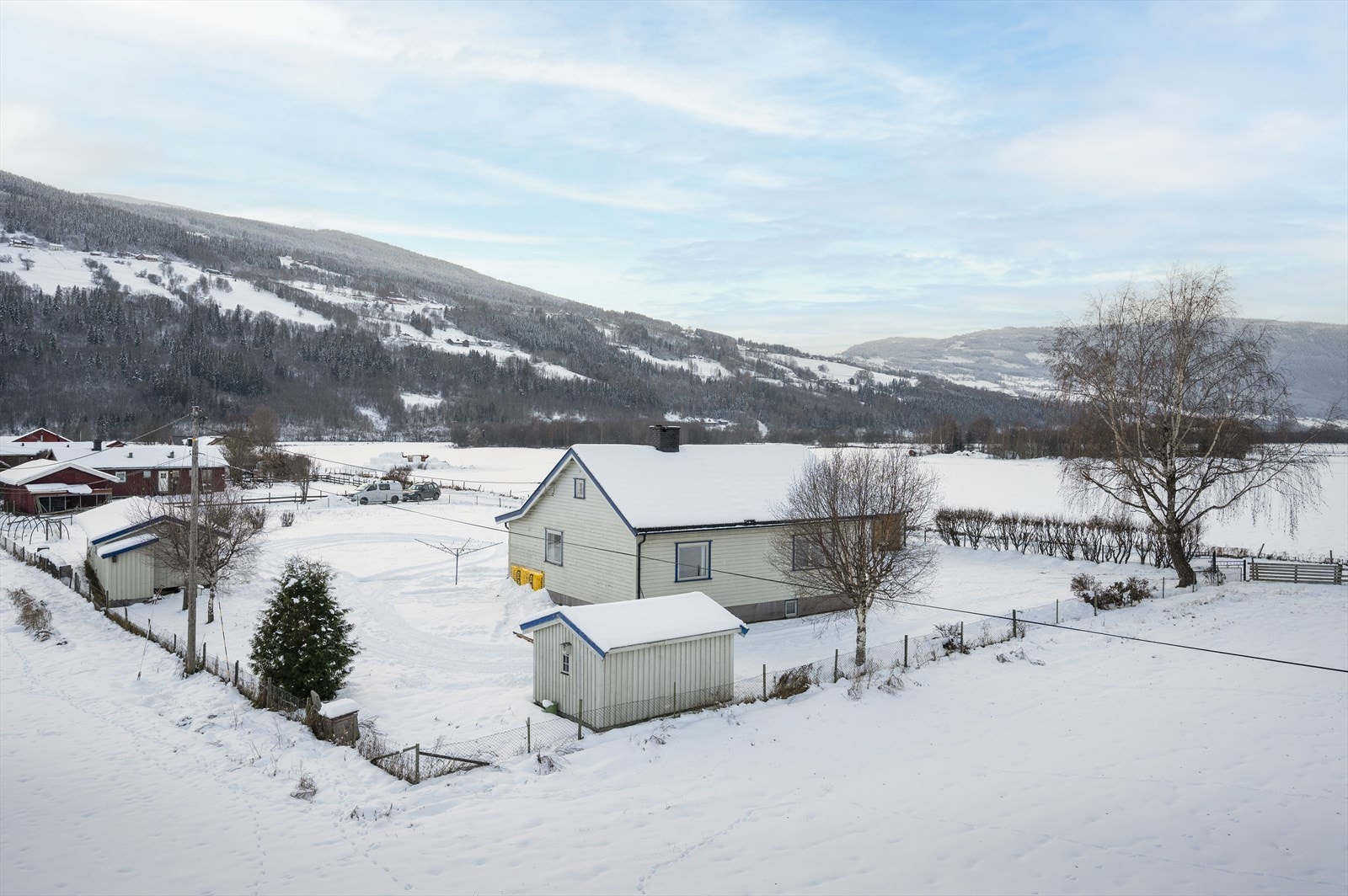 Frittstående bod/med stor port på siden Galleribilde