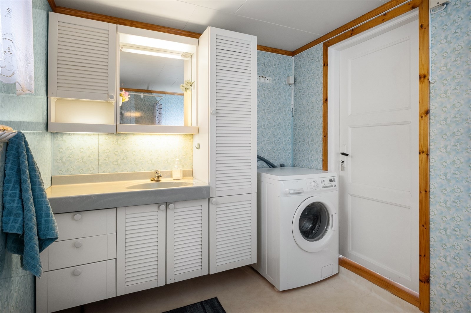 Badet har standard fra 1986, og renovering bør påregnes Galleribilde