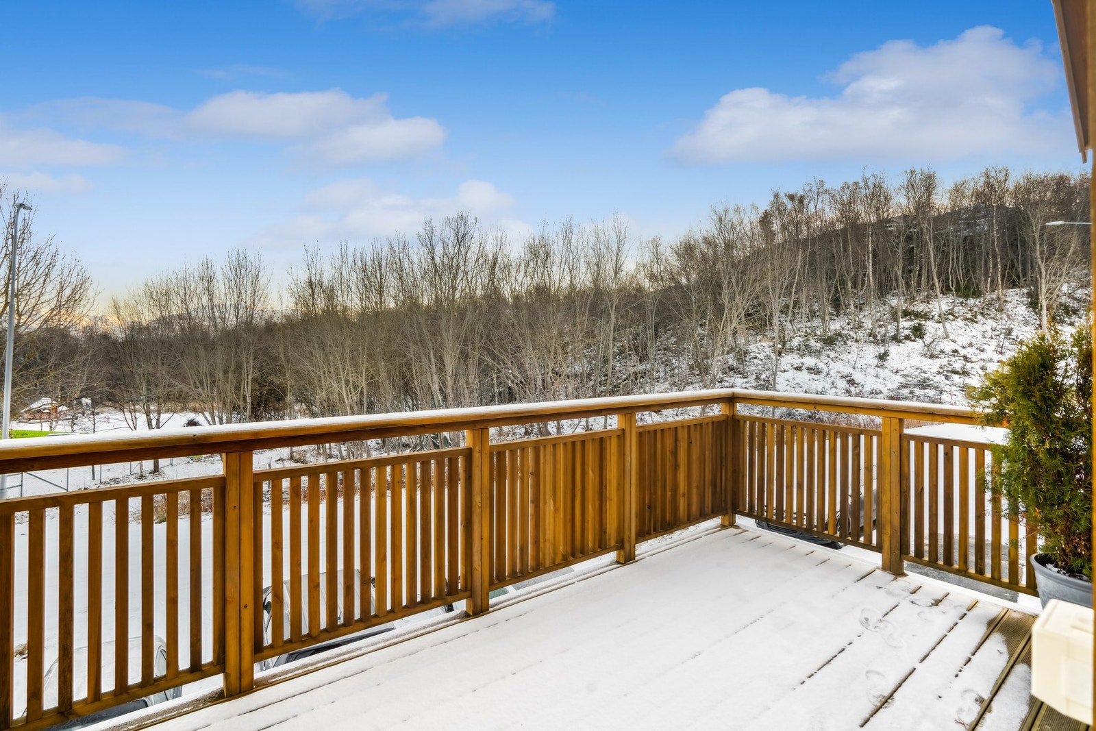 God plass til sittegruppe og eventuelt grill på balkong. Galleribilde
