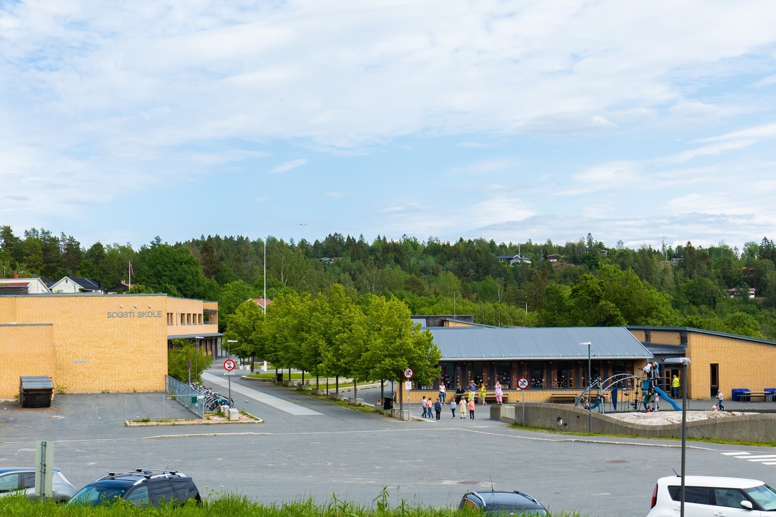 Bilfri skoler vei til Sogsti barneskole som ligger rett ved Galleribilde