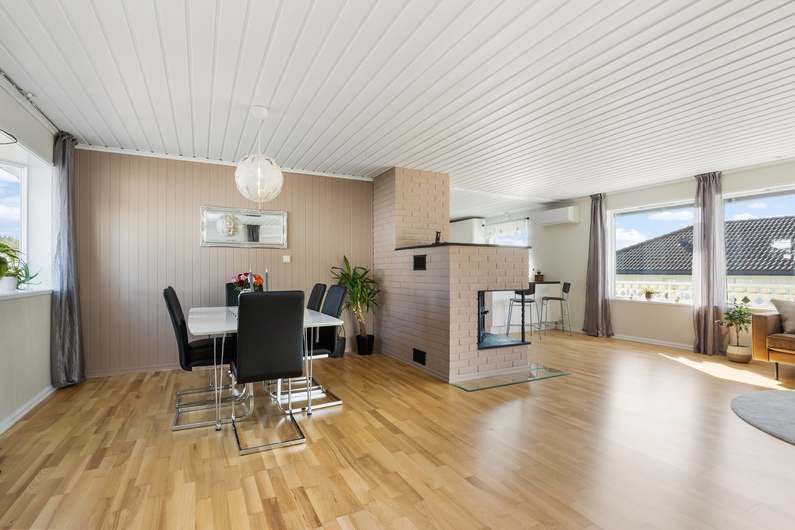 Plass til å dekke langbord Galleribilde