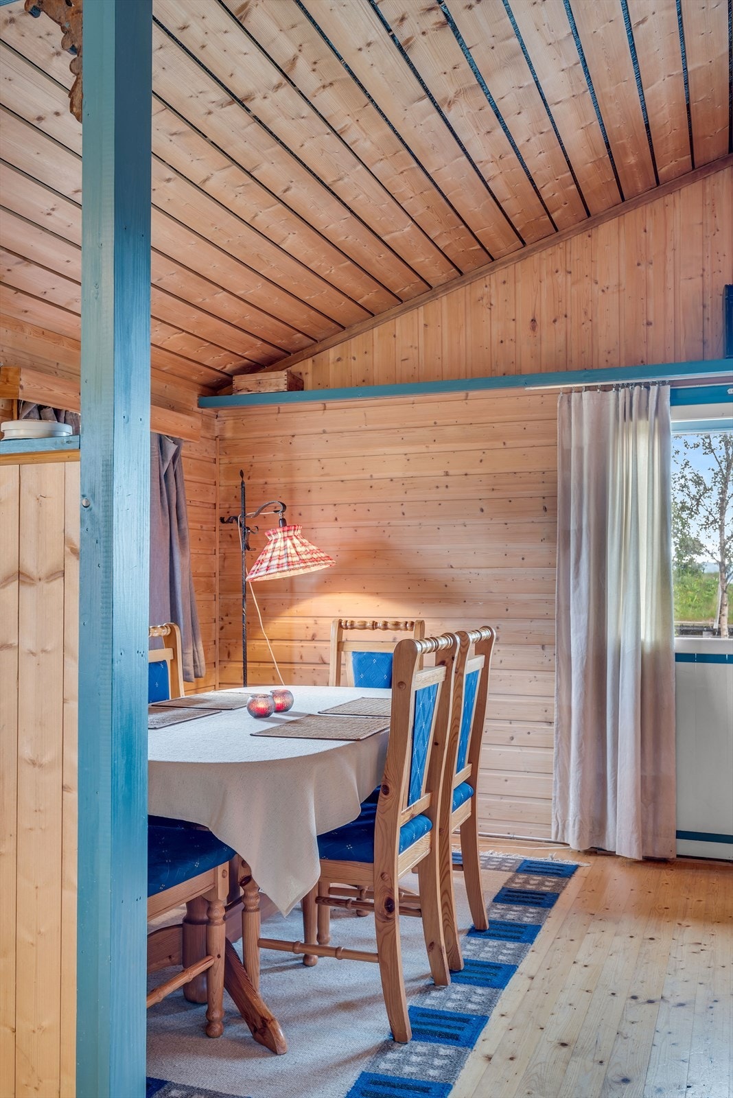 Verandadør til uteområdet fra stuen. Galleribilde