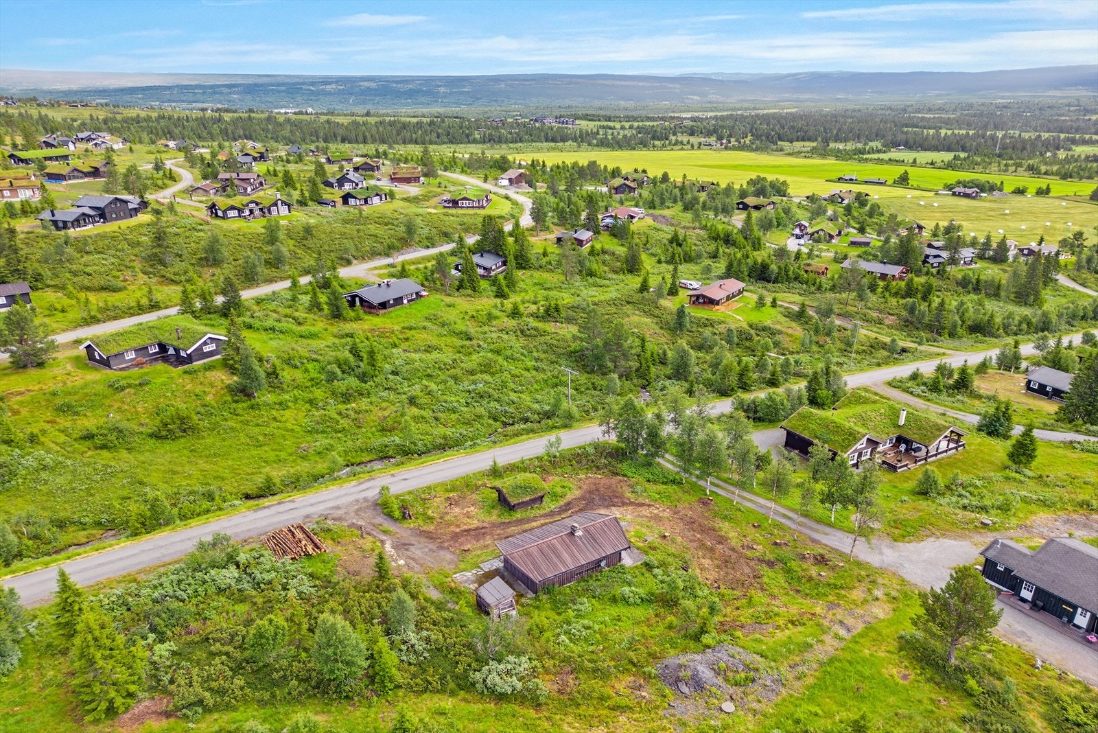 Eiendommen ligger ca. 930 moh. og byr på flott utsikt. Galleribilde