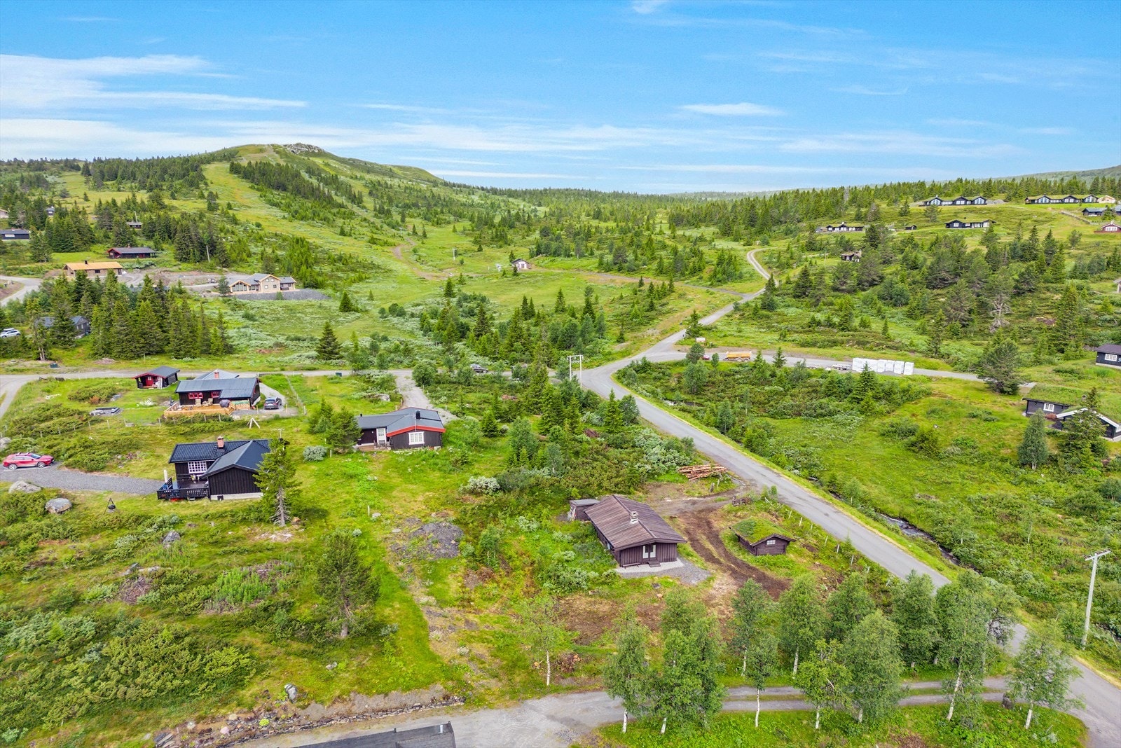 Hytten ligger i umiddelbar nærhet til alpinsenter, skiløyper og flotte turmuligheter. Galleribilde