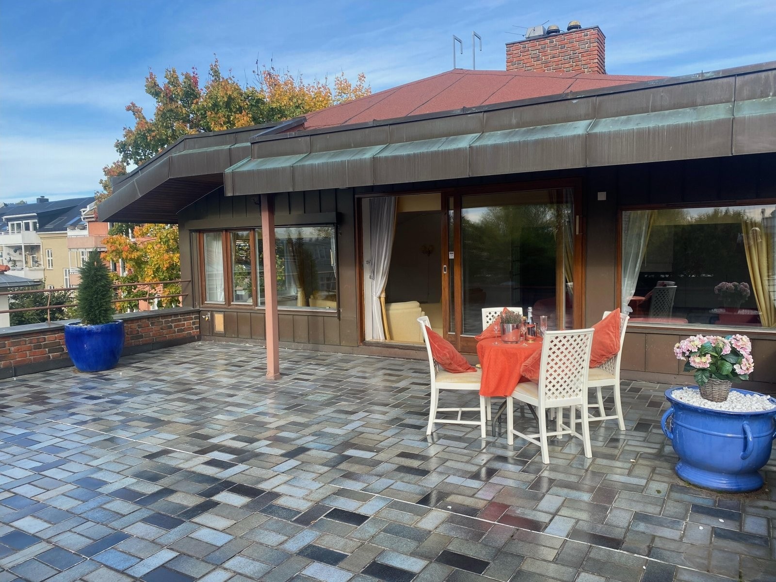 Selgers eget bilde. Galleribilde