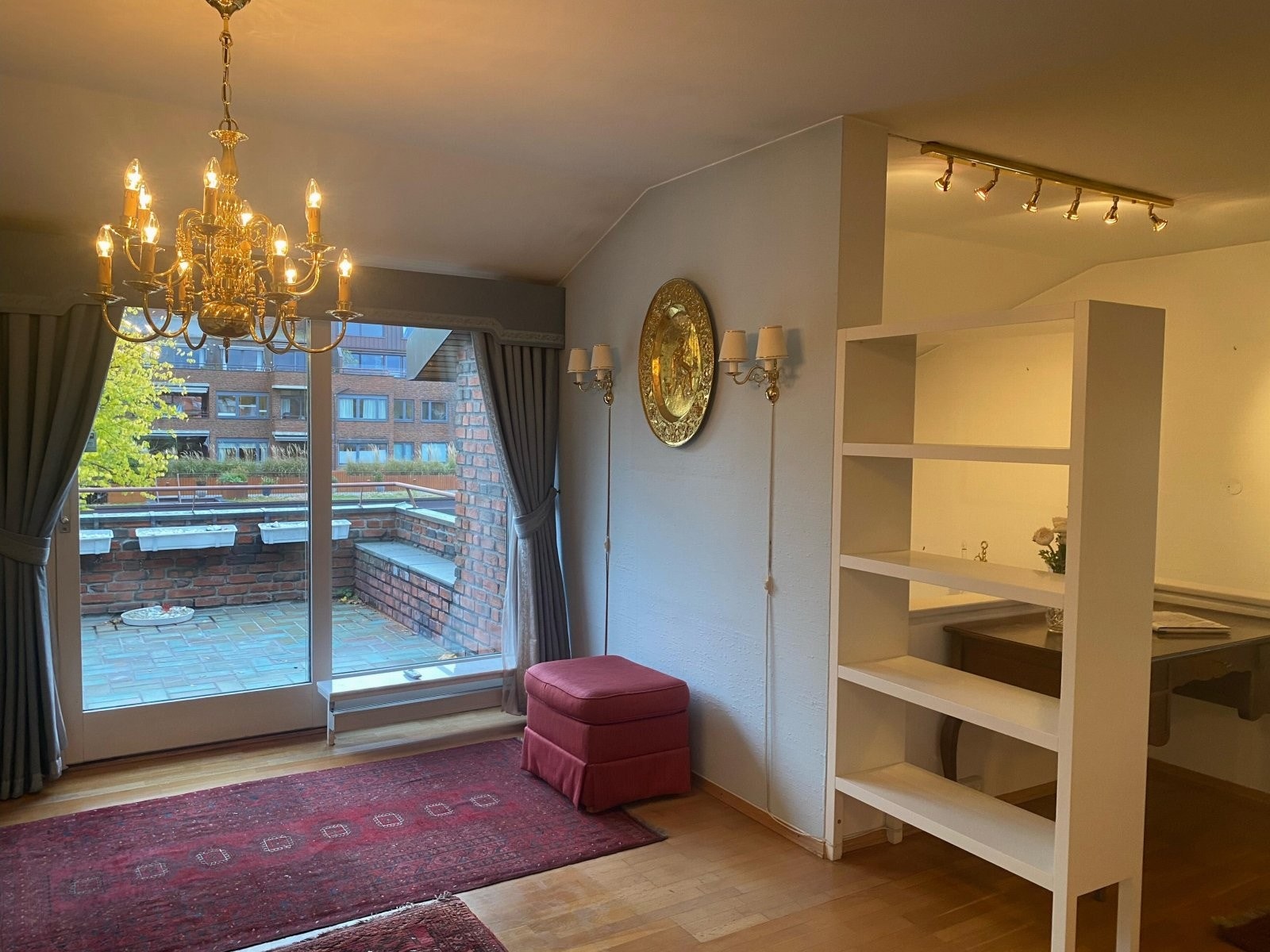 Selgers eget bilde. Galleribilde