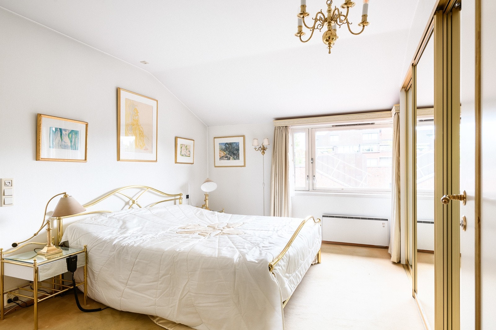 I dag er leiligheten utformet med tre gode soverom. Galleribilde