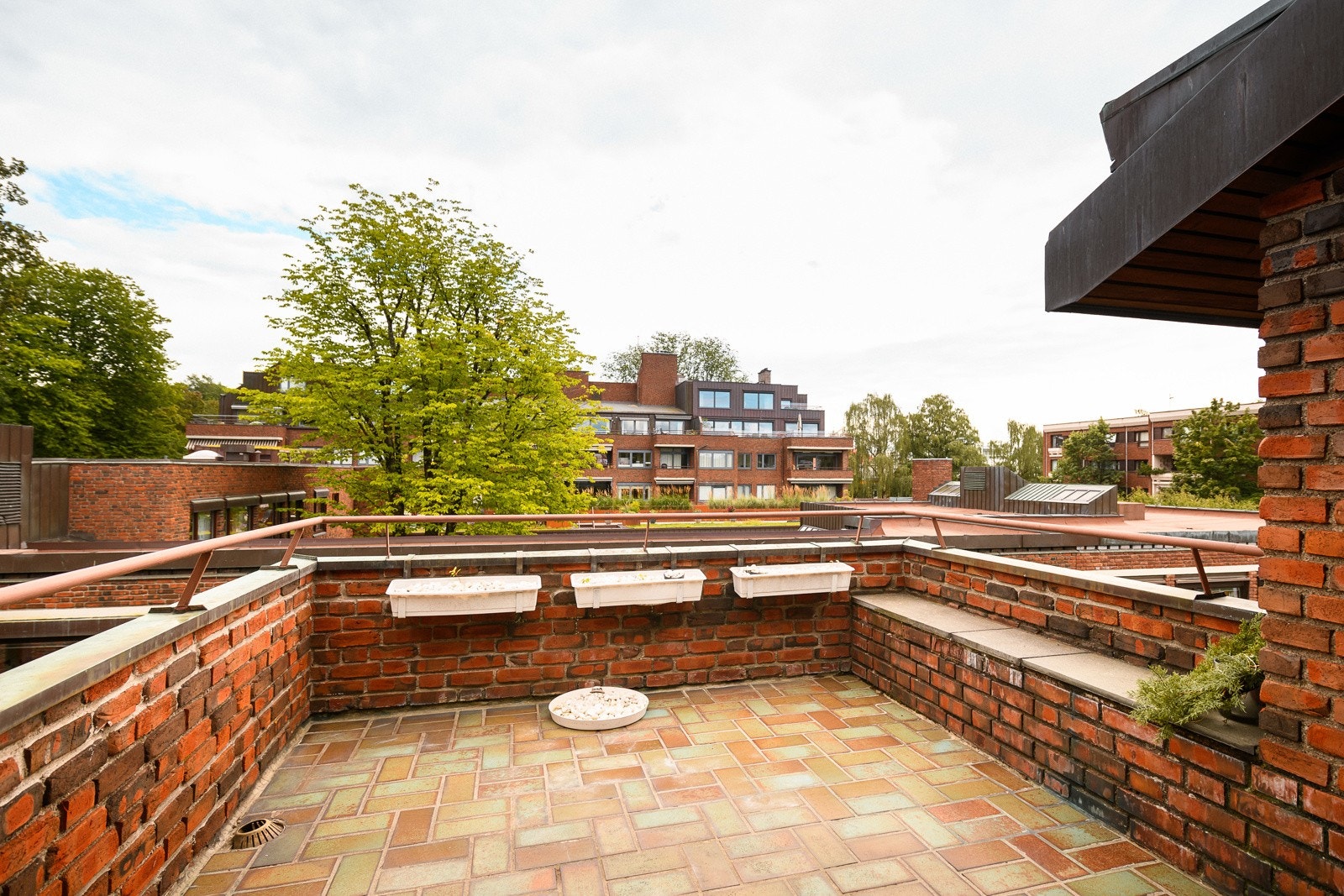 Boligens andre terrasse er på ca. 10 kvm. og har adkomst fra spisestuen. Galleribilde