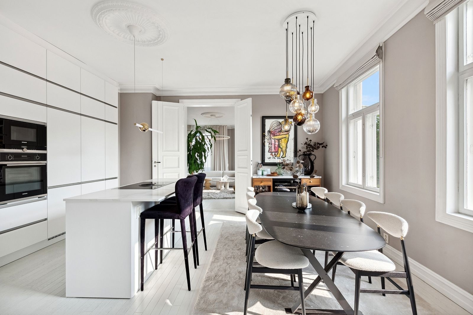 Kjøkken mot stue. Galleribilde