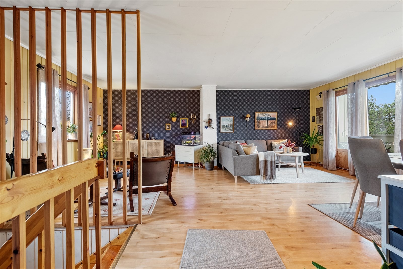 Fra stue er det trapp ned til underetasje. Galleribilde