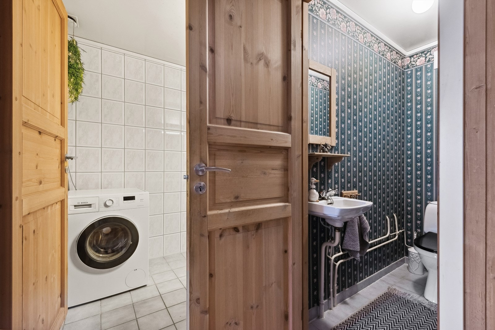 Adskilt bad og wc-rom. Galleribilde