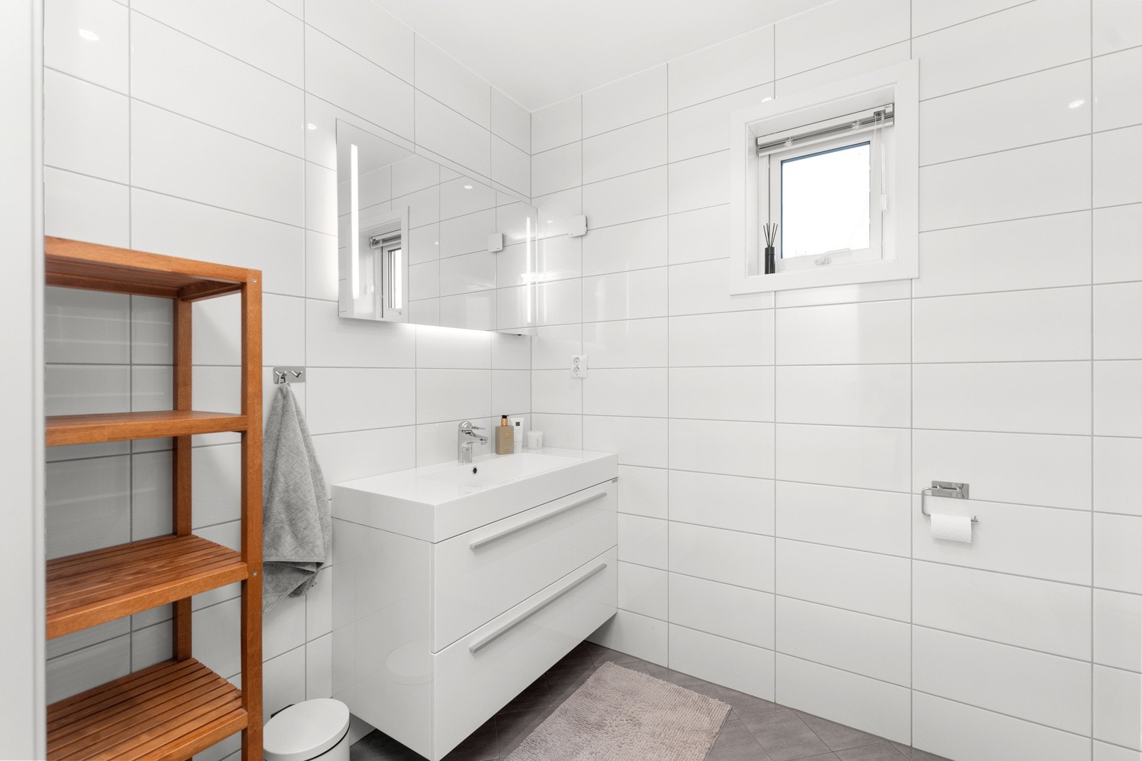 Badet i 1 etg - Varmekabler i gulv Galleribilde