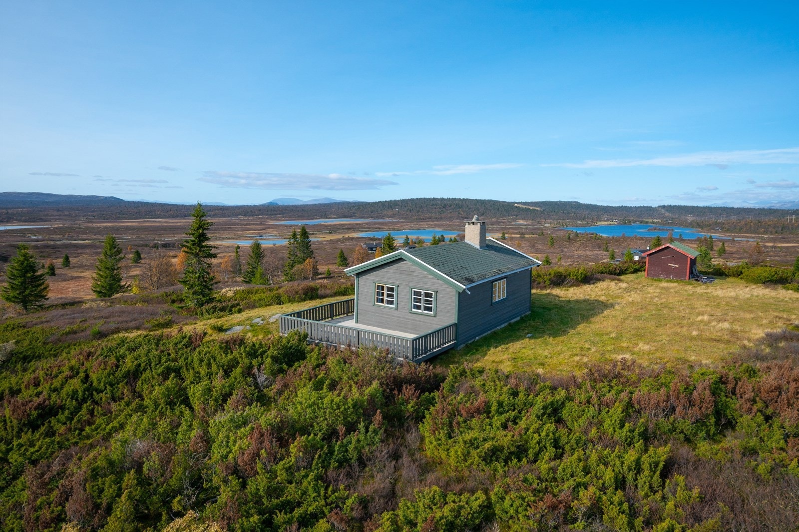 Preparert skiløype i gangavstand fra hytta som gir adkomst til et godt utbygd løypenett med velpreparerte løyper som strekker seg hele 630 km og knytter sammen Gålå, Kvitfjell og Skeikampen Galleribilde