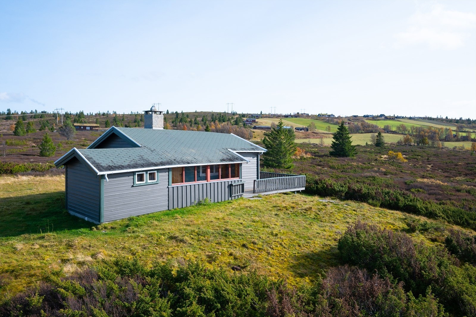 Eiendommen ligger meget fint til nær Toftsætra mellom Gålå og Lauvåsen, nærmere Lauvåsen Galleribilde