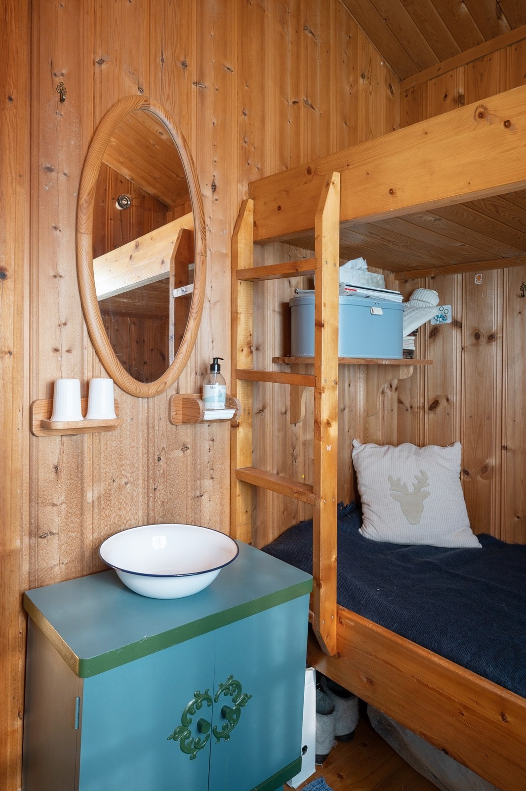 Vaskeservant på soverom Galleribilde