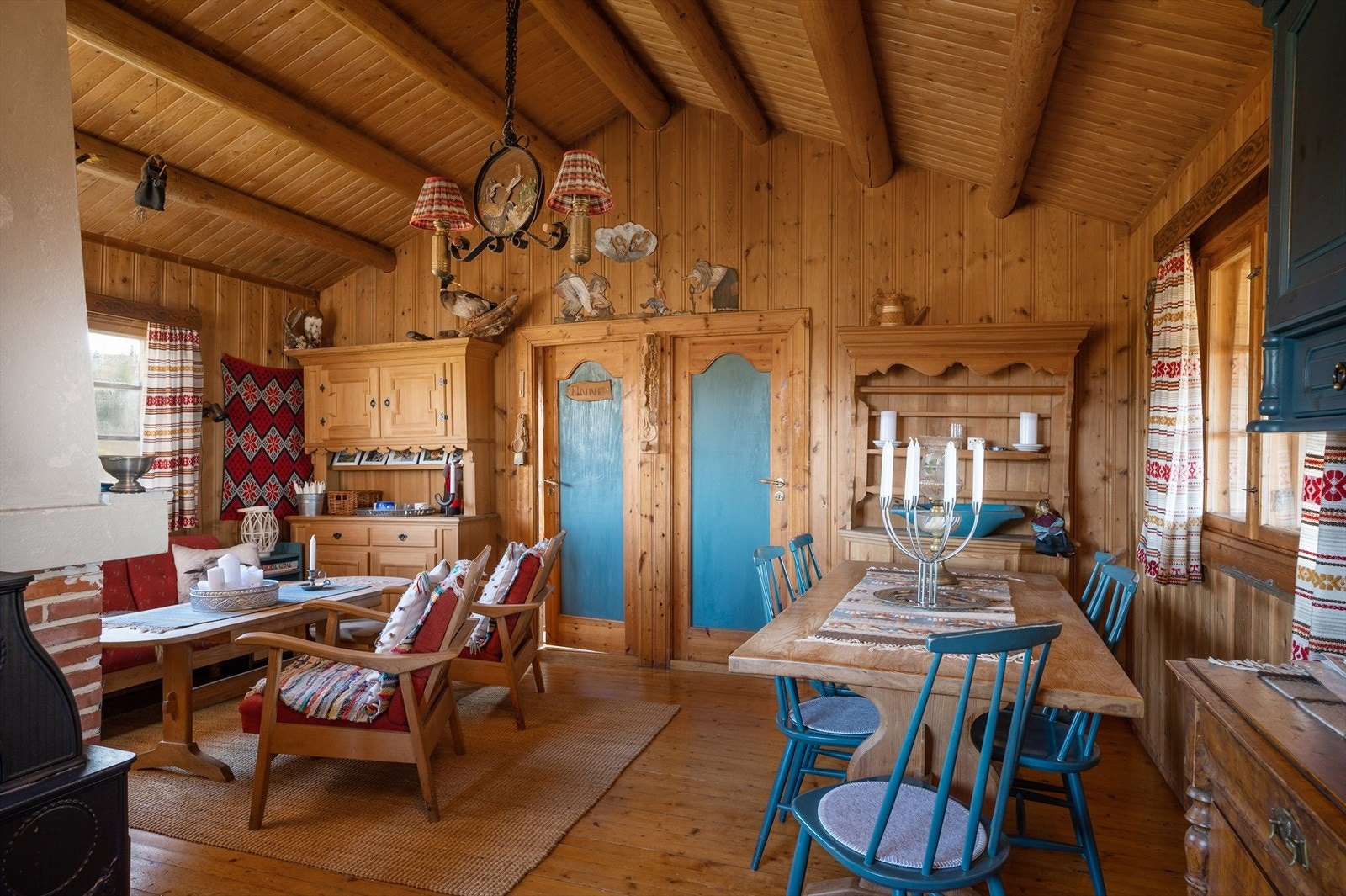 Rommet har åpent røste, som gir god romfølelse Galleribilde