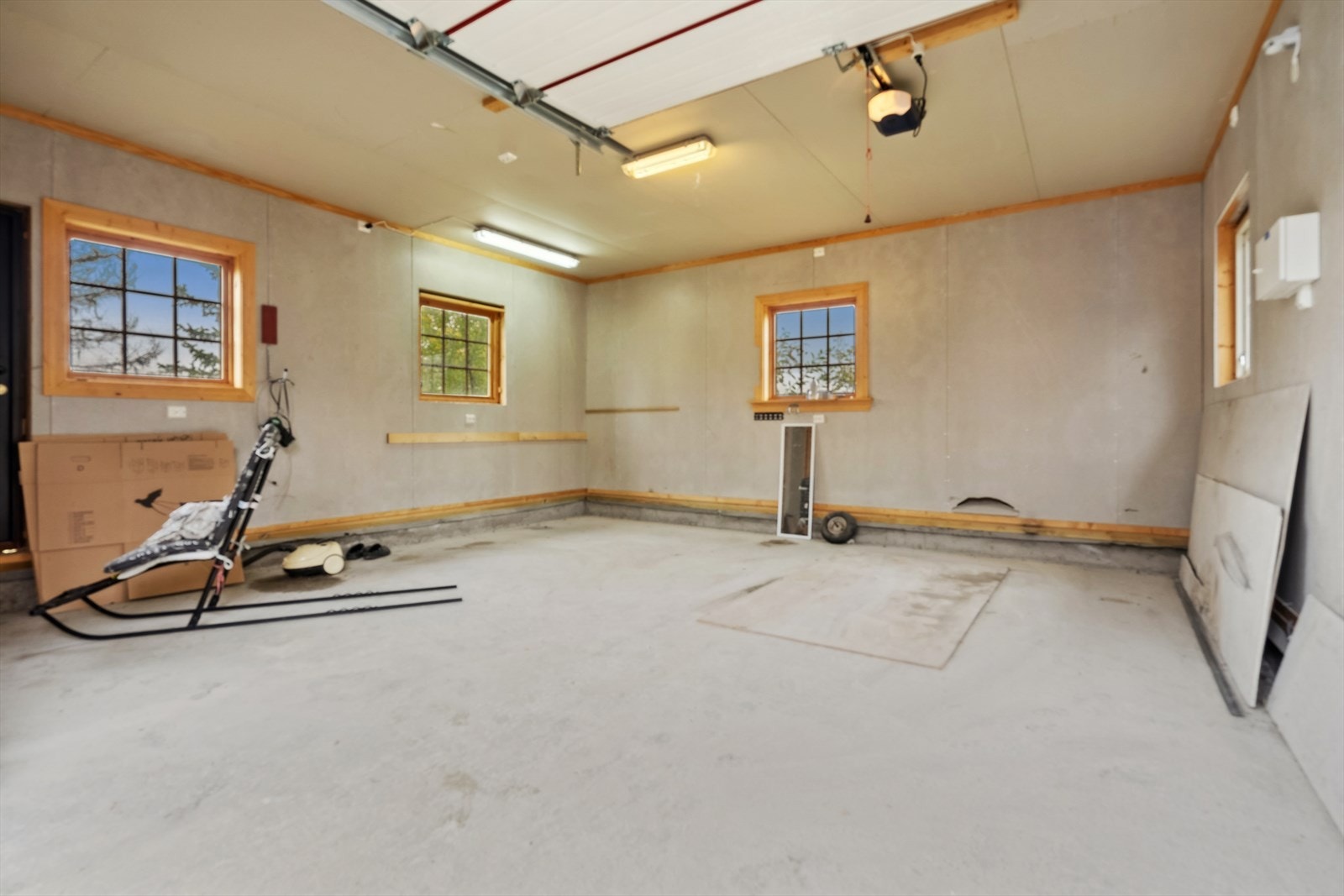 Garasje med plass til to biler. Galleribilde