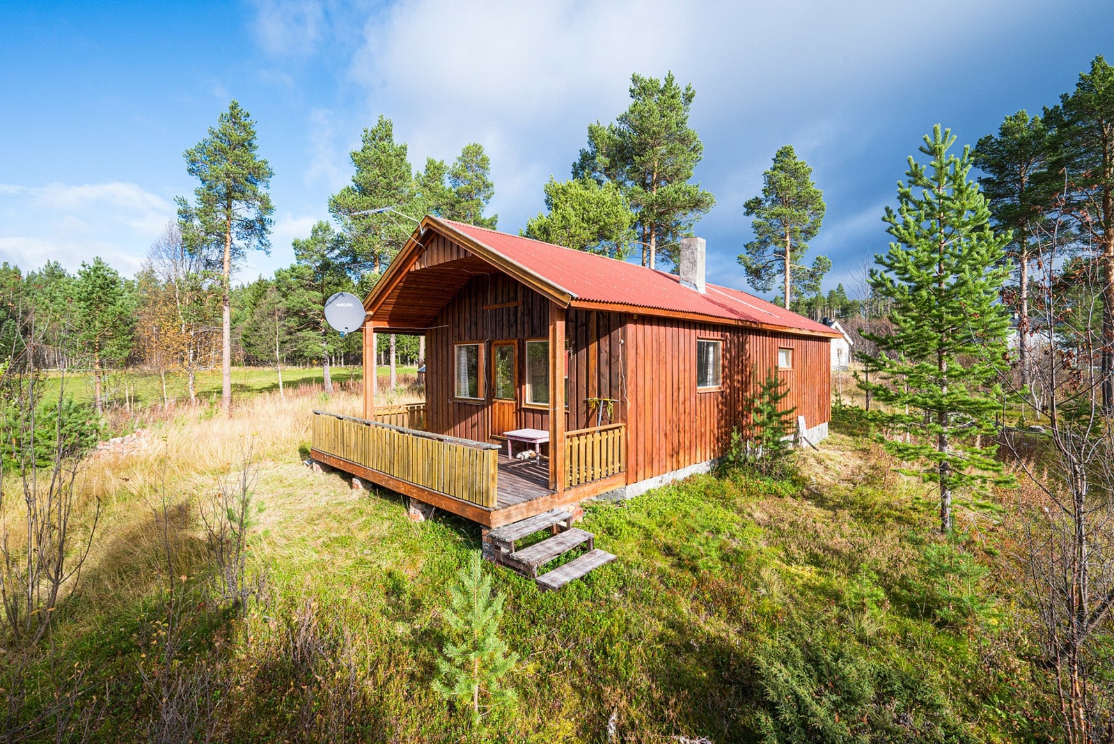 Strandveien 131 er hytten som følger eiendommen. Galleribilde