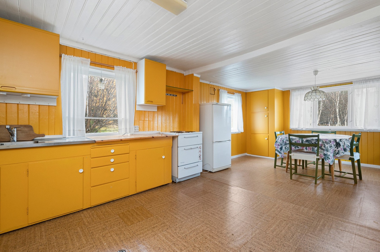 Kjøkkenet måler 23,5m². Galleribilde