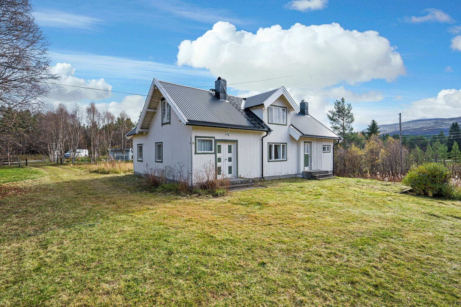 Strandveien 133 er Eneboligen som følger eiendommen. Galleribilde