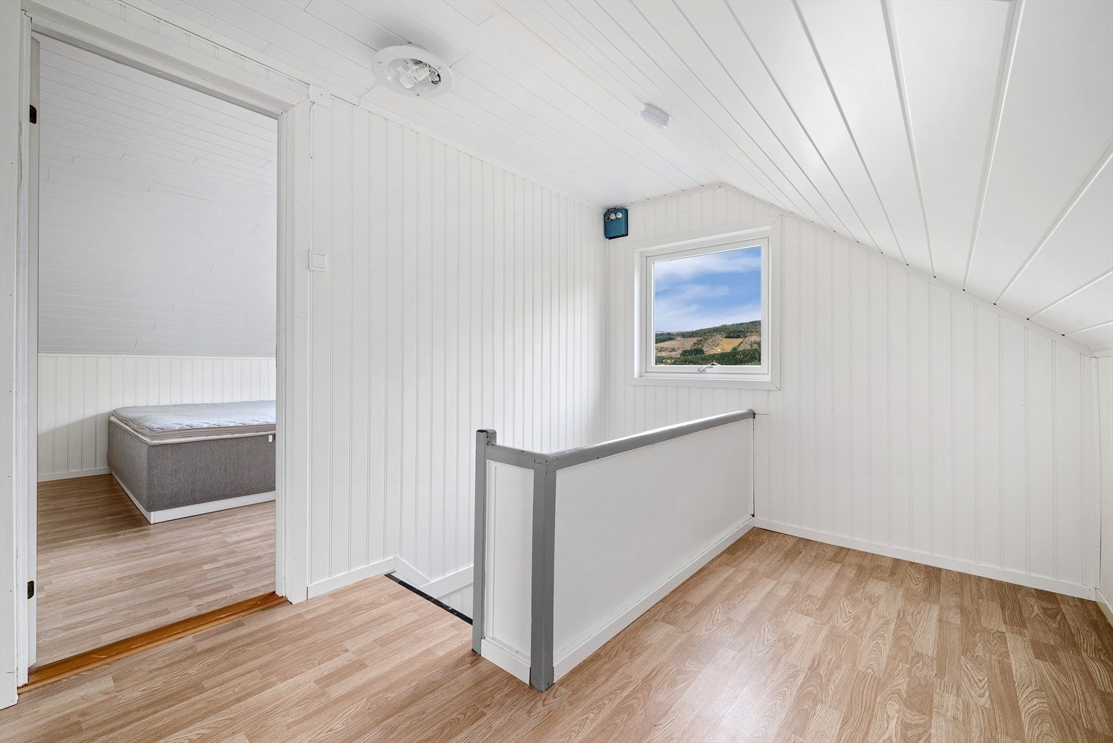 I gangen utenfor soverommene er det plass til kontorpult, garderobeløsninger eller annet ønsket møblement. Galleribilde