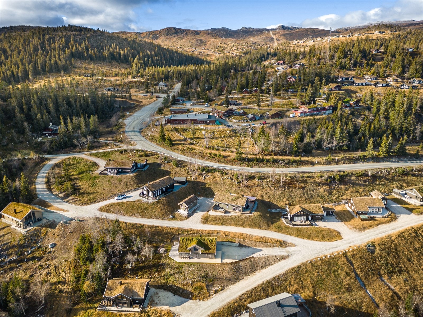 Fra hytta er det kort vei til skiløyper og veggli fjellstue. Galleribilde