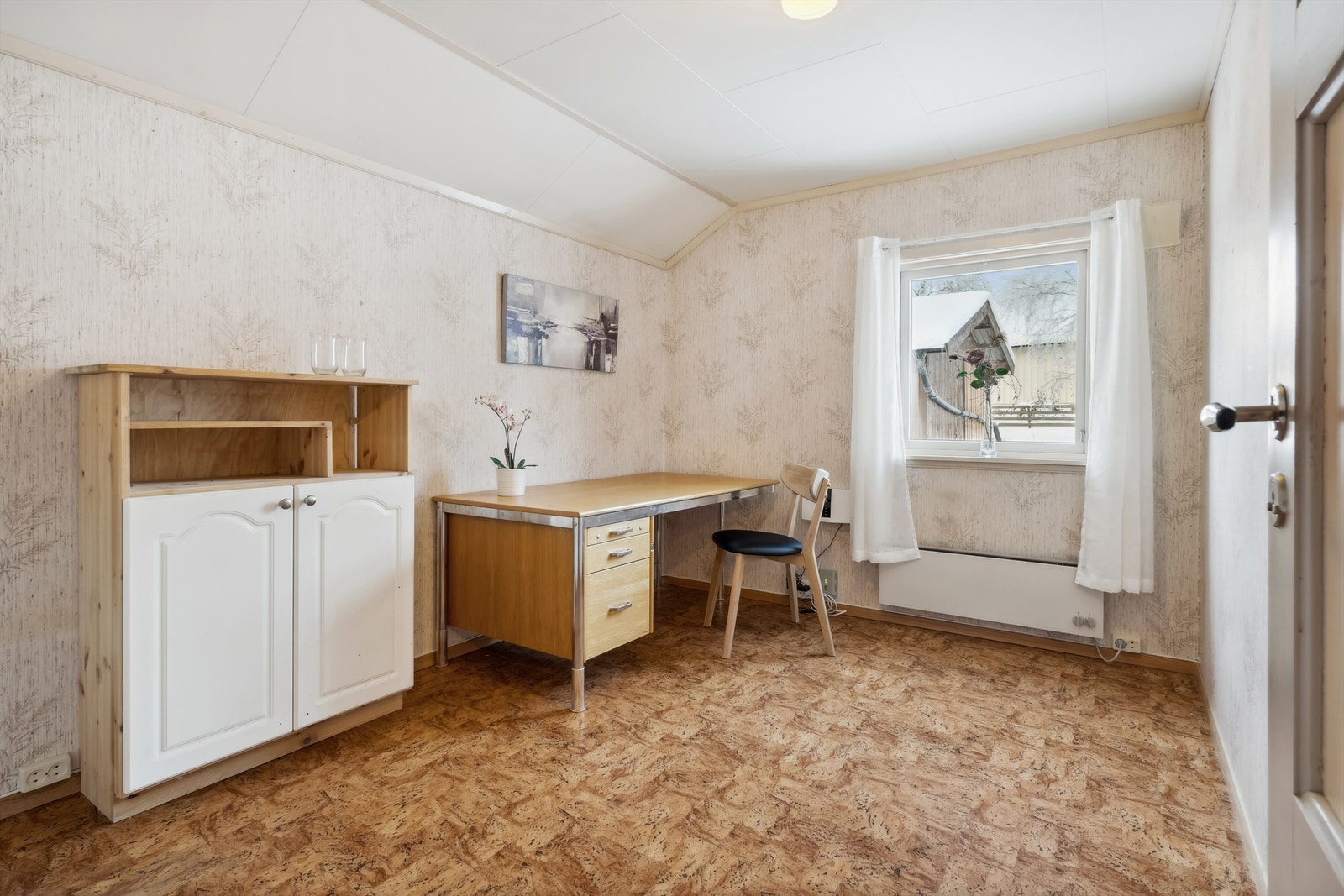 Lyst og romslig soverom Galleribilde