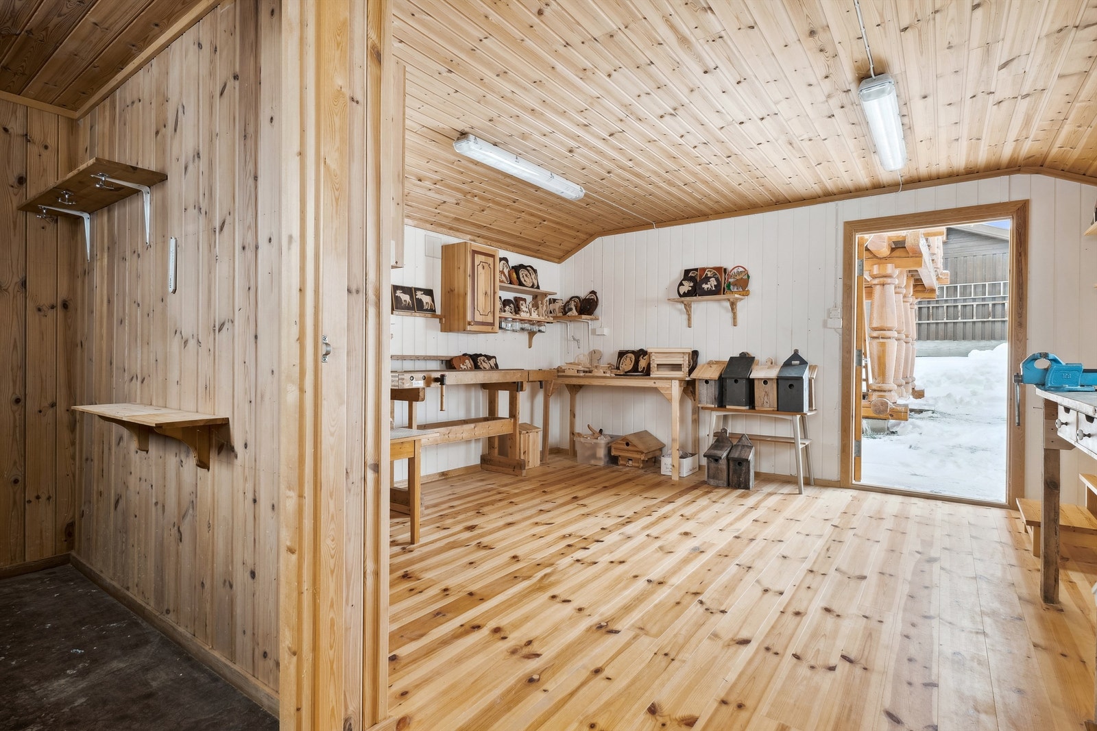 Isolert uthus/snekkerverksted, oppført i 1990. Galleribilde