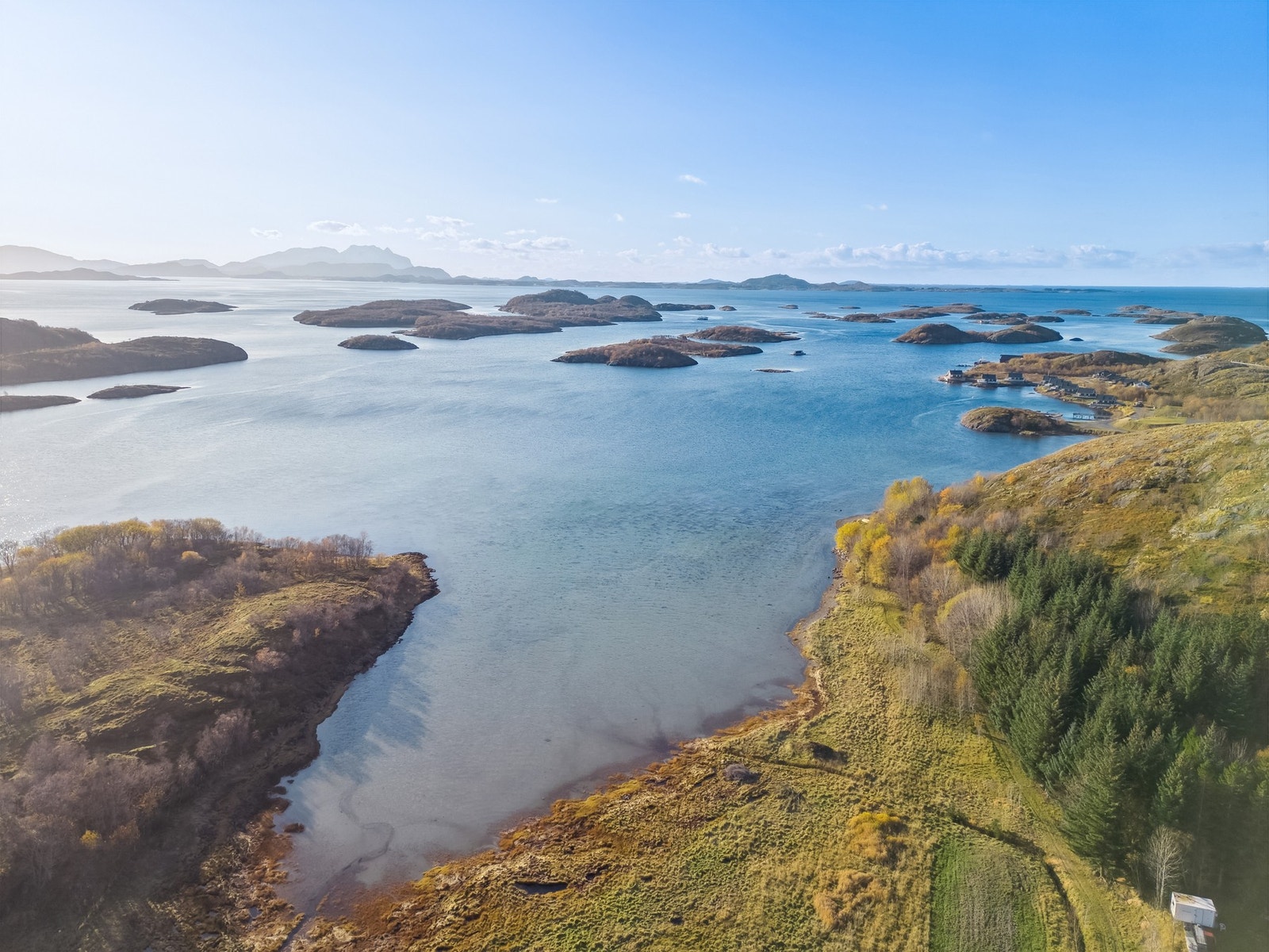 Her selges en stor eiendom som også inneholder flere øyer. Galleribilde