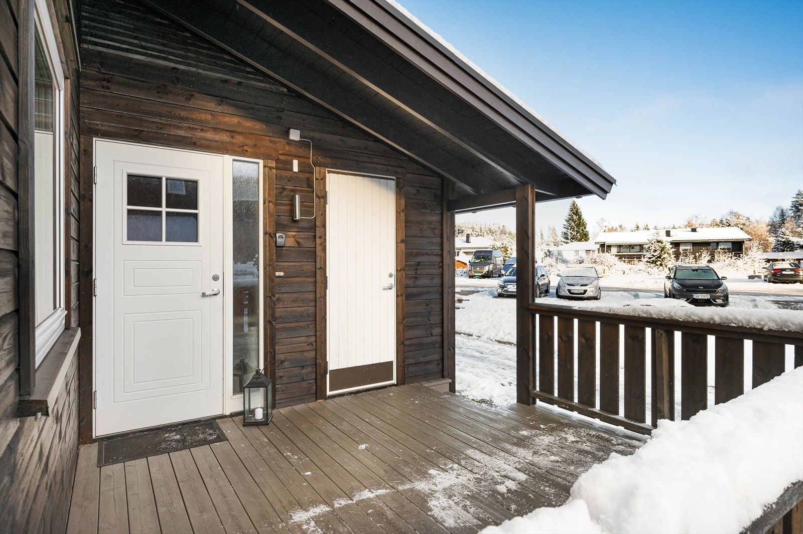 Det er også en utvendig bod på ca. 6 kvm i tilknytning til inngangspartiet. Galleribilde