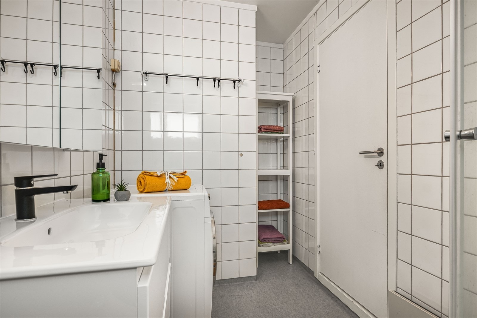 Ellers installasjoner med dusjkabinett fra 2021 og opplegg for vaskemaskin. Galleribilde