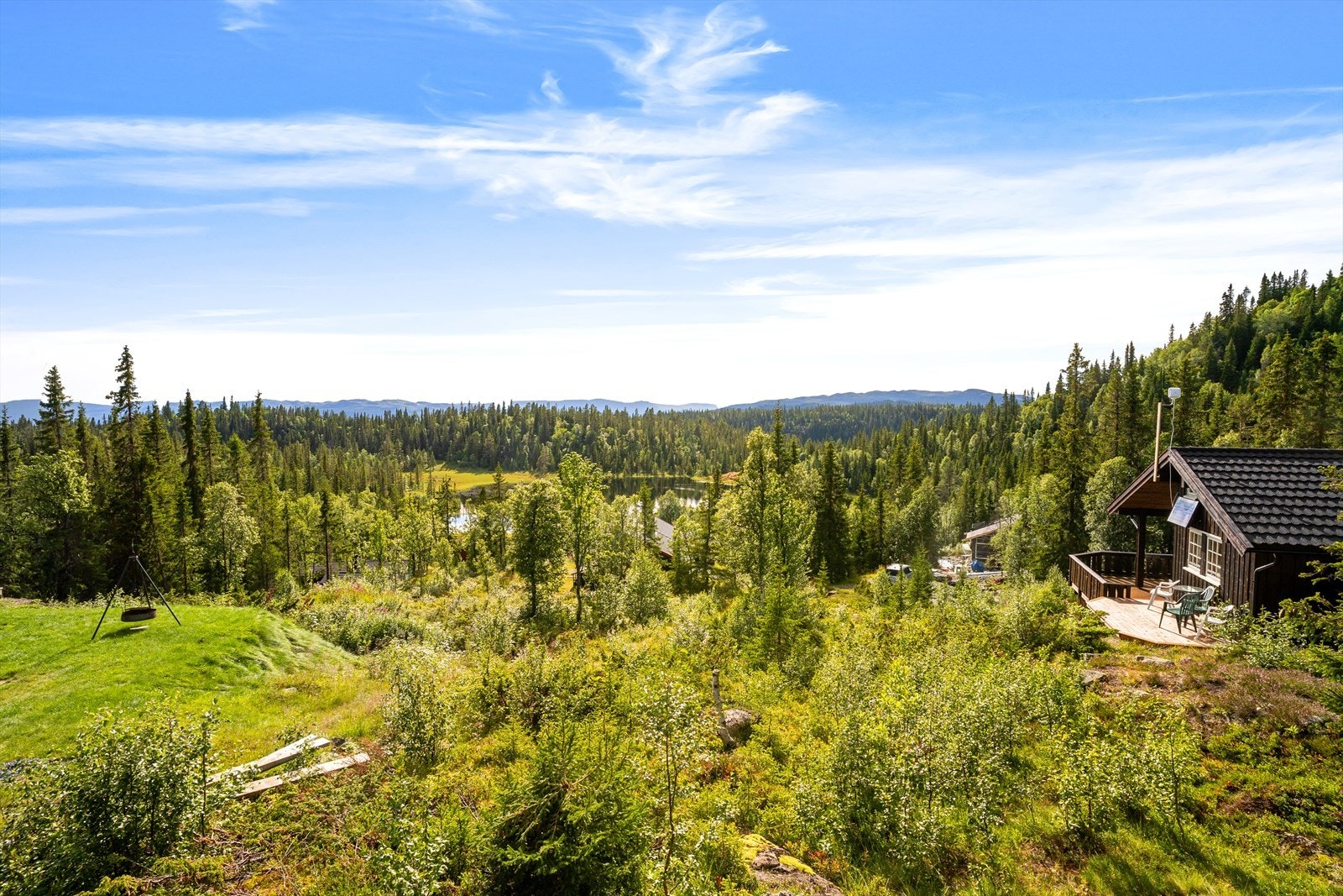 Utsiktsbilde fra terrassen foran hytta. Galleribilde