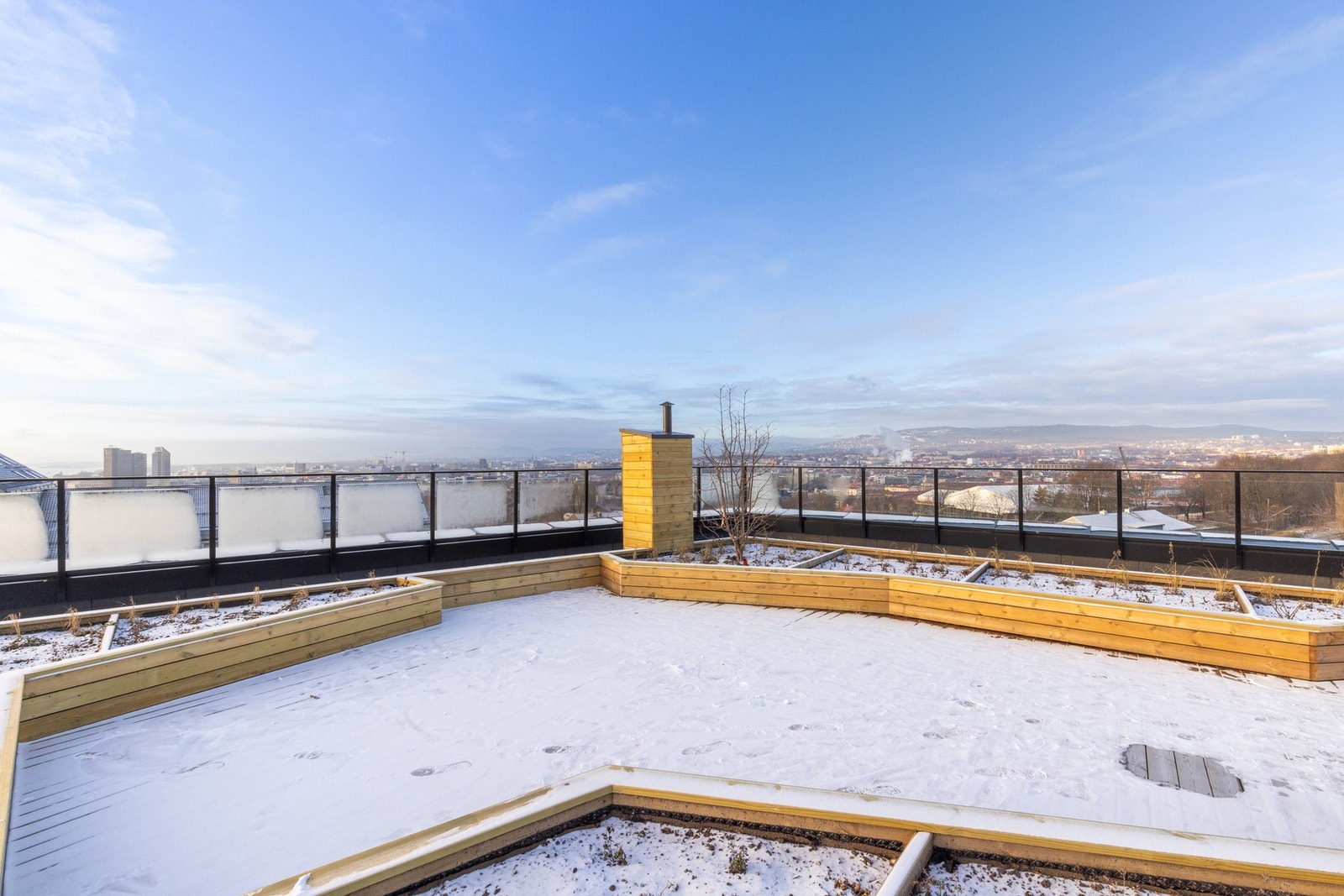 Takterrassen på bygget byr på sol hele dagen. Galleribilde