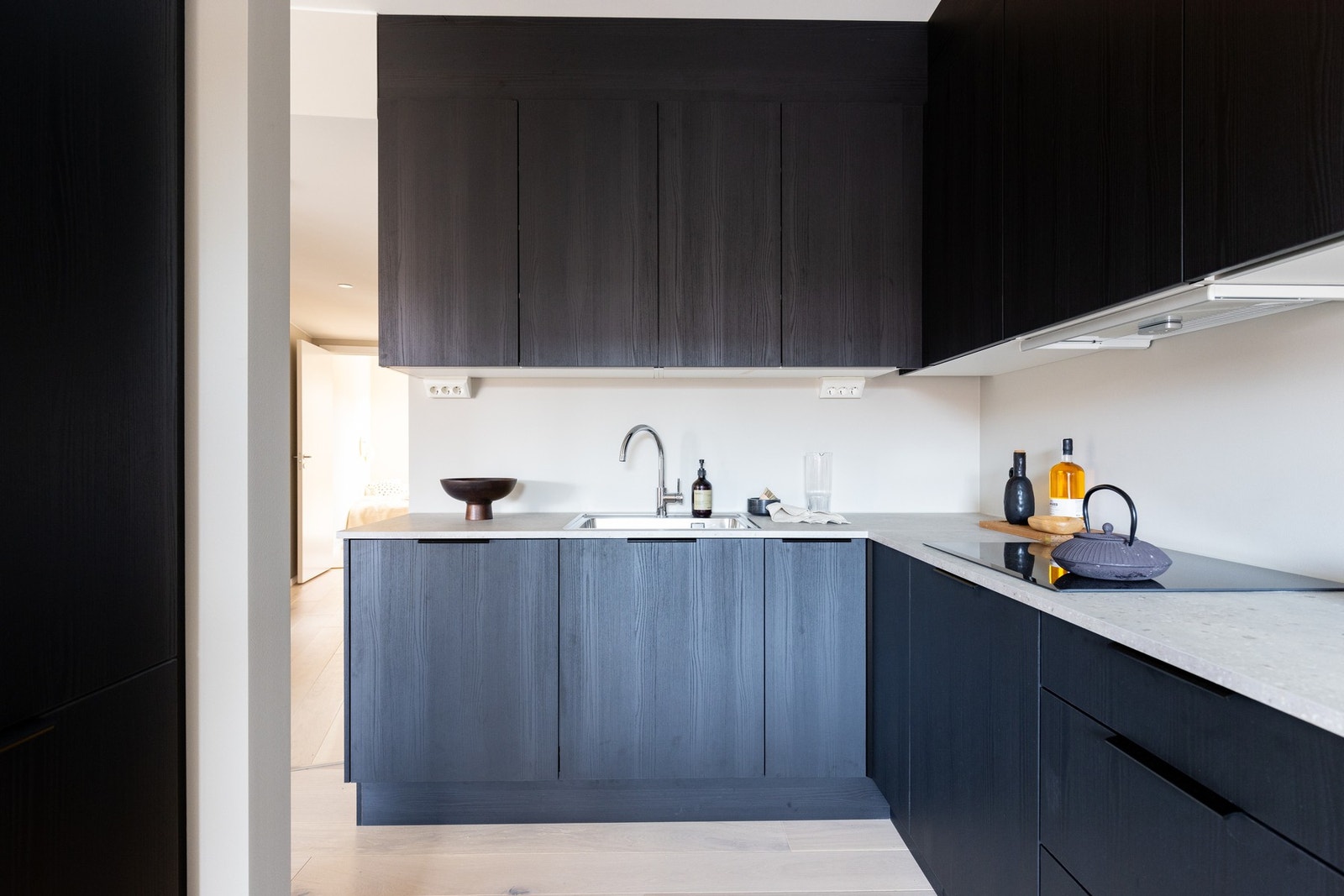 Godt utnyttet kjøkken med mye skap- og benkeplass. Galleribilde