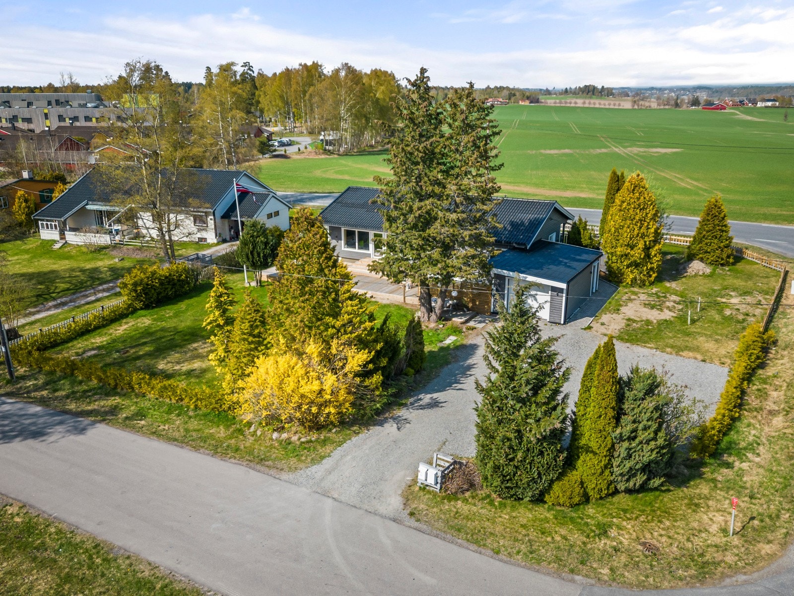 Boligen har ny kledning og er etterisolert (5cm) med ny vindsperre Galleribilde