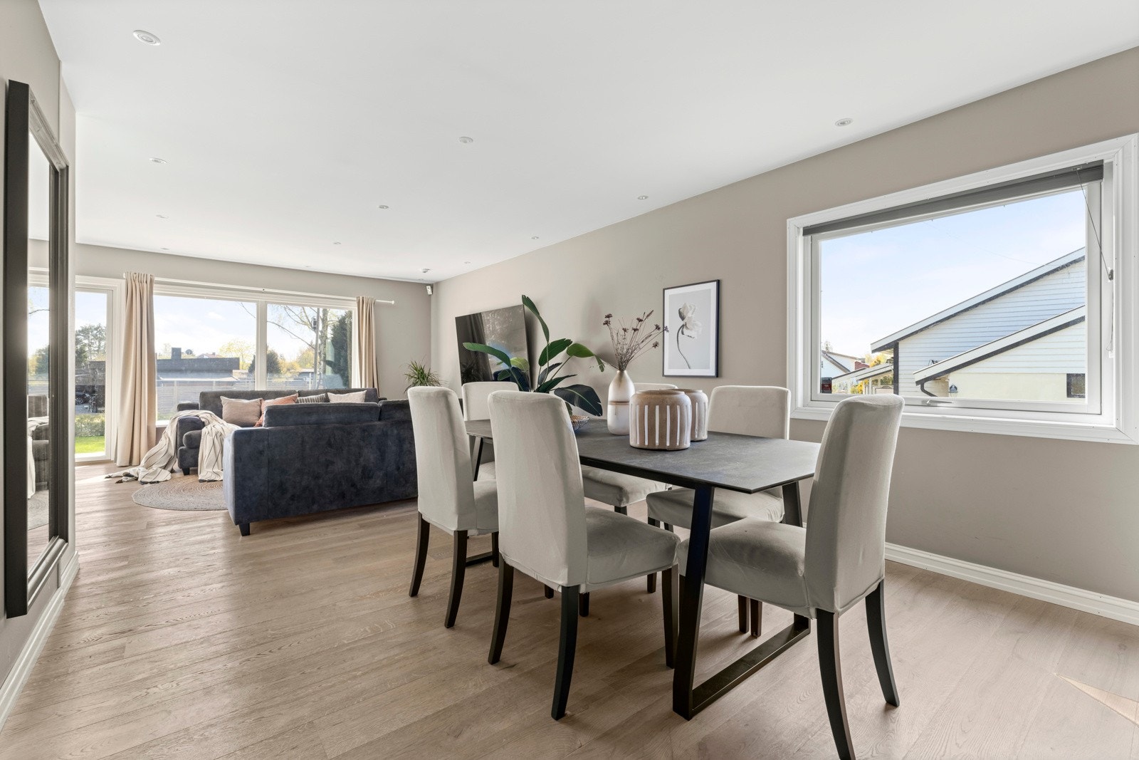 Spisestue med god plass for langbord Galleribilde