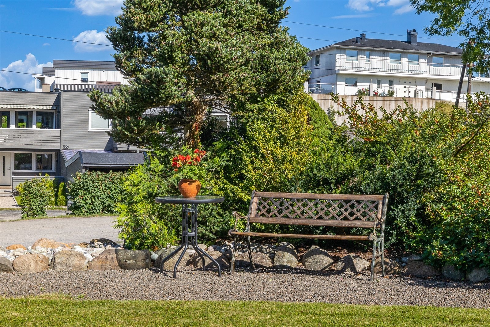 Hyggelig og skjermet med nydelig opparbeidet hage. Galleribilde