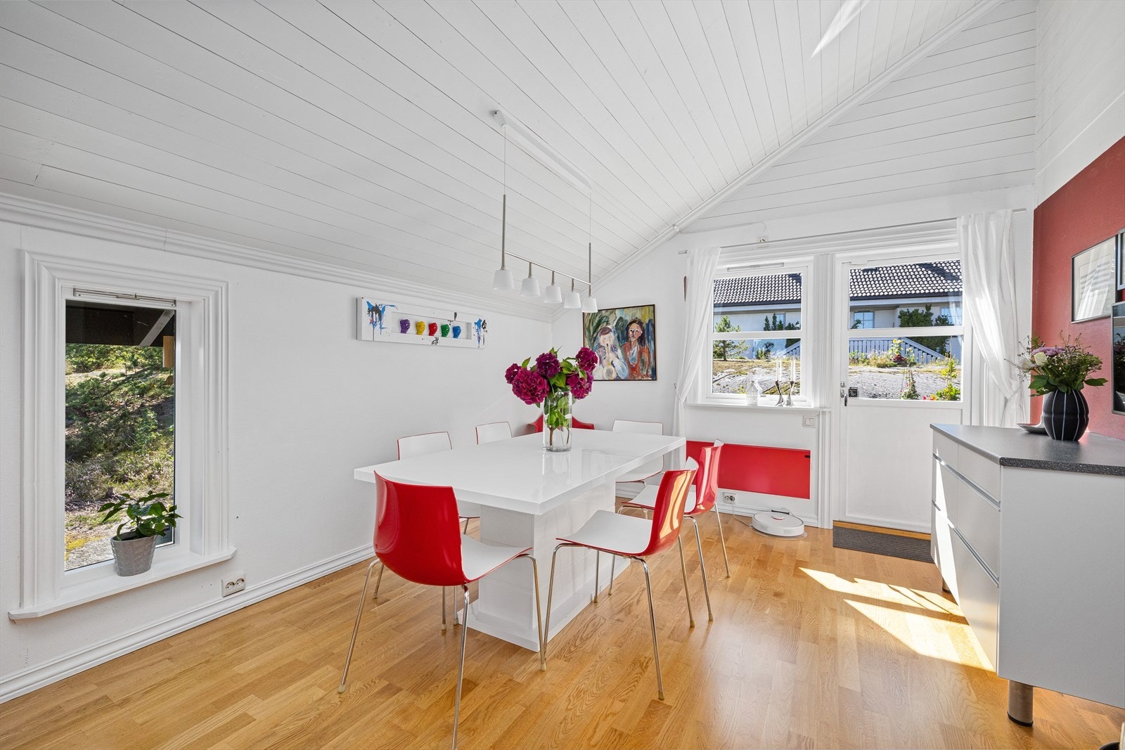 Utgang til fantastisk terrasse fra kjøkkenet. Galleribilde