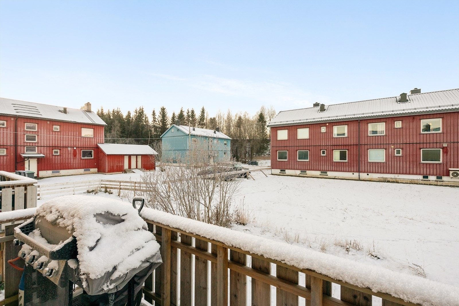 Terrassen er bygd i nyere tid og er på ca. 12 m2. Her kan man nyte gode solforhold. Galleribilde