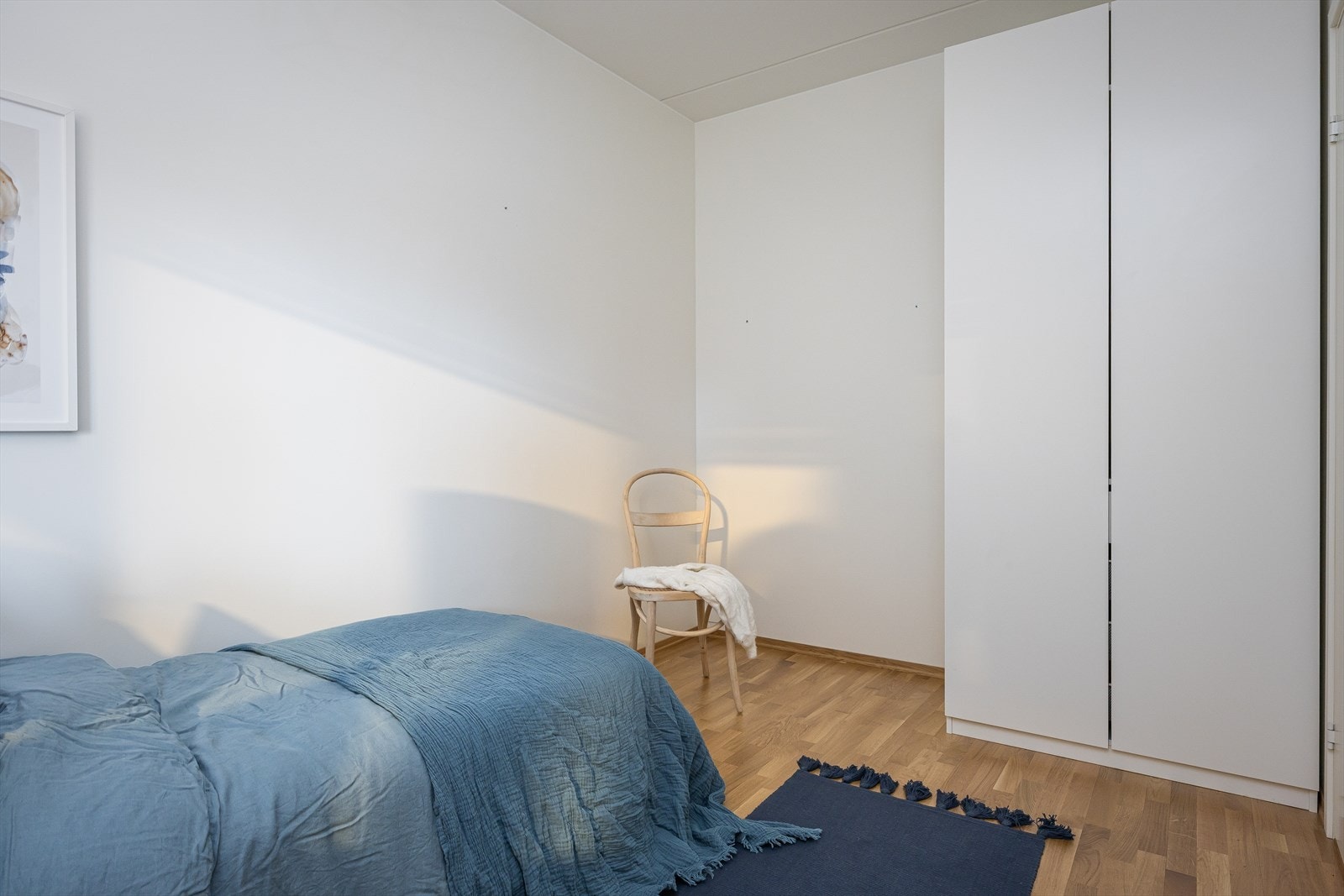 Garderobeskap medfølger handelen. Galleribilde