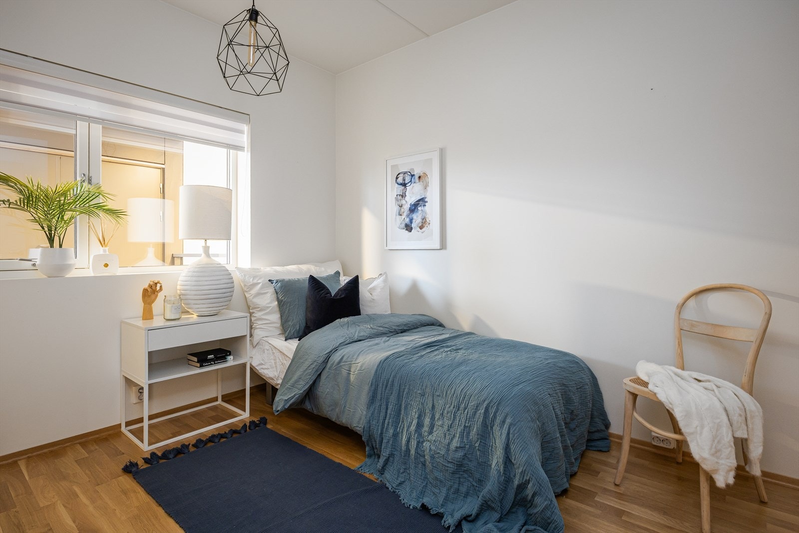 Dette soverommet har en størrelse på 9m² og egner seg god som barnerom, kontor eller gjesterom. Galleribilde