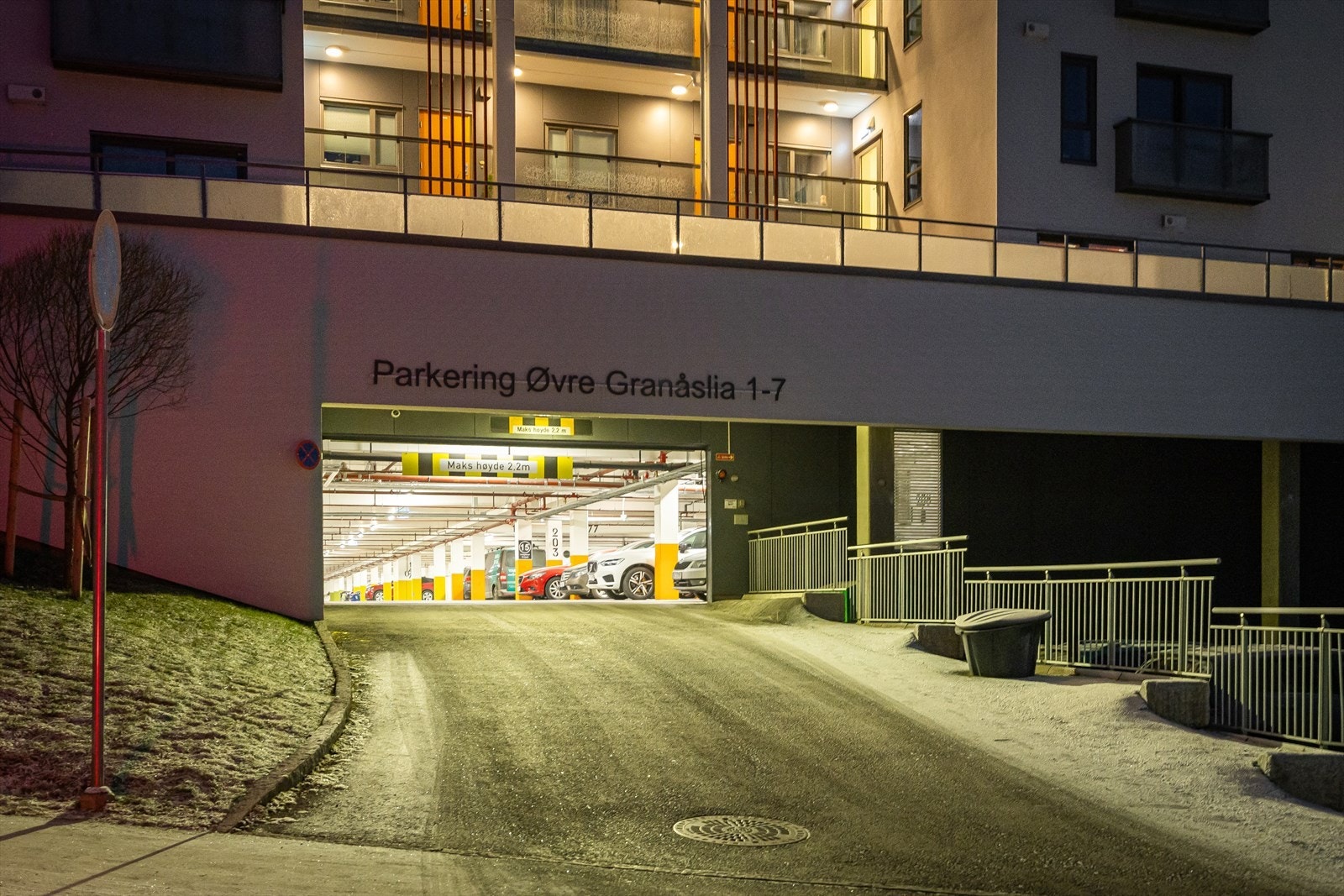 Det medfølger en egen parkeringsplass med elbillader i oppvarmet garasjeanlegg. Galleribilde