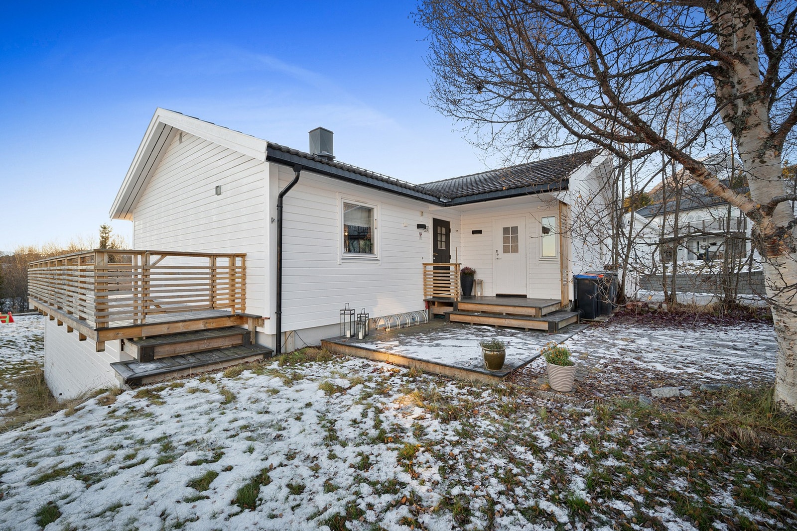 Eiendommen har pent opparbeidet uteområde Galleribilde