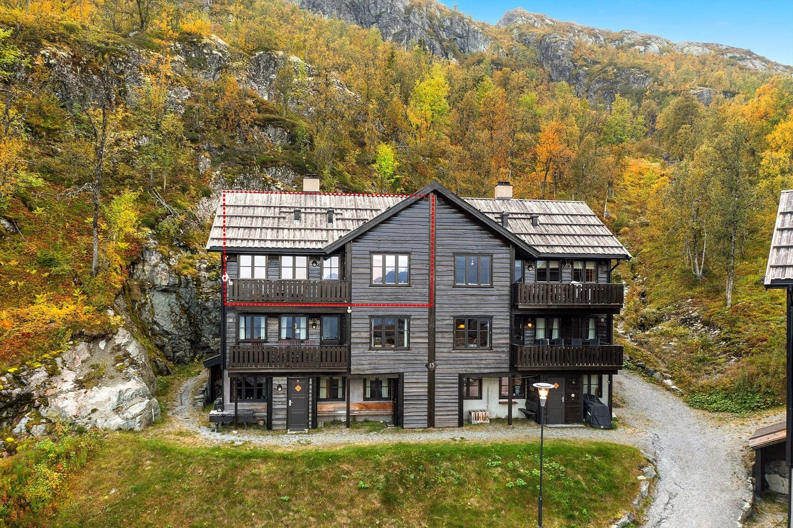 På baksiden av leiligheten ligger et av Hemsedal mest attraktive frikjøringsområde, "Lille Matterhorn". Galleribilde