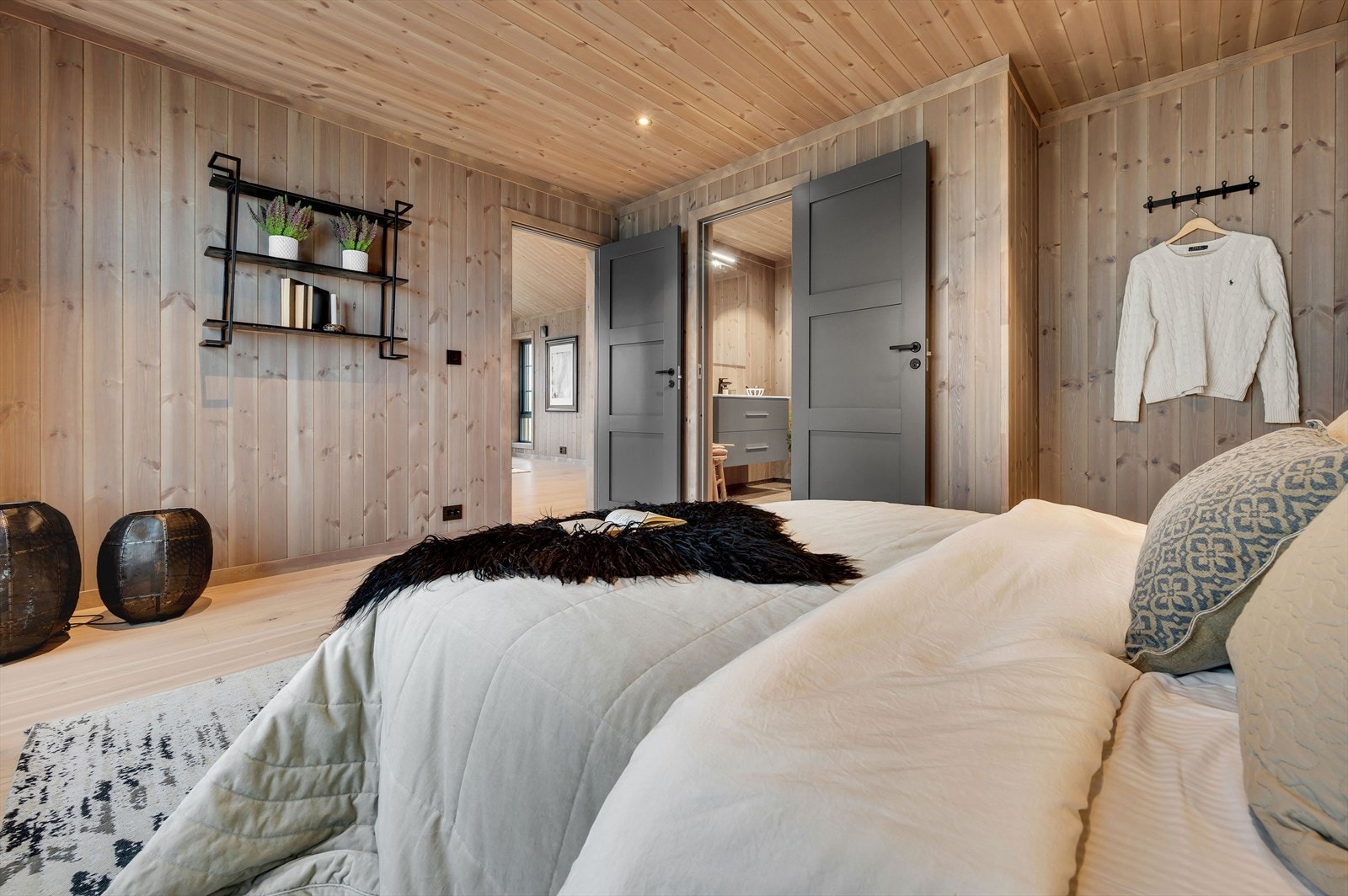 Hovedsoverom med eget fullverdig bad. Galleribilde
